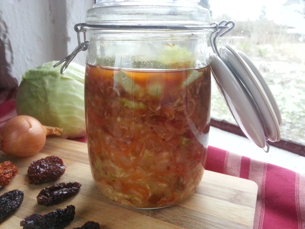 Pikantes Sauerkraut mit getrockneten Tomaten
