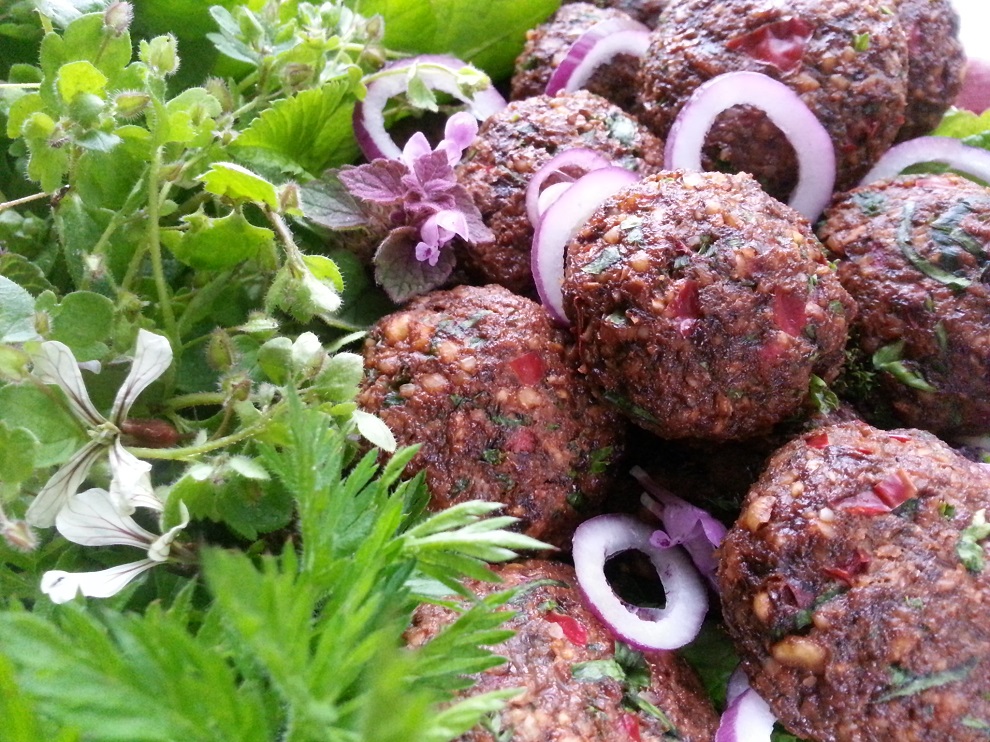 Umami-Geschmack herzhafte roh-vegane Frikadellen