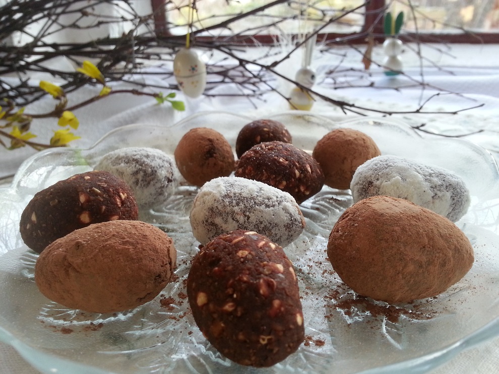 Rohköstliche Ostern ... Link zu Anleitung roh-vegane Ostereier formen