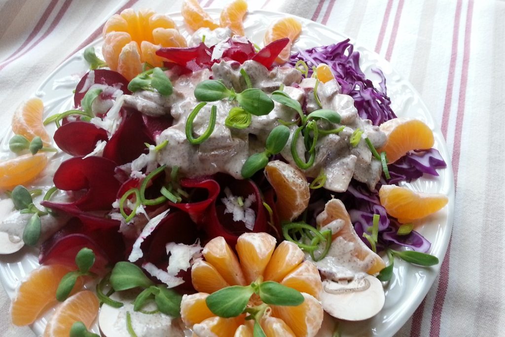 Winterlicher, farbenfroher Rohkost-Salat mit leckerem Dressing › grün ...