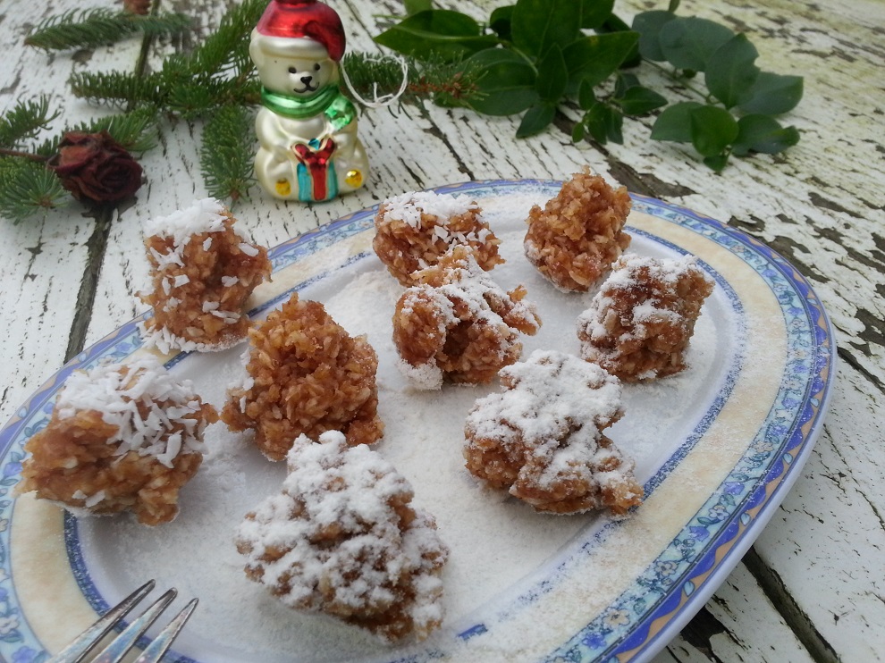 Diese roh-veganen Kokosmakronen schmecken richtig lecker und kommen ganz ohne Eier aus :-) 