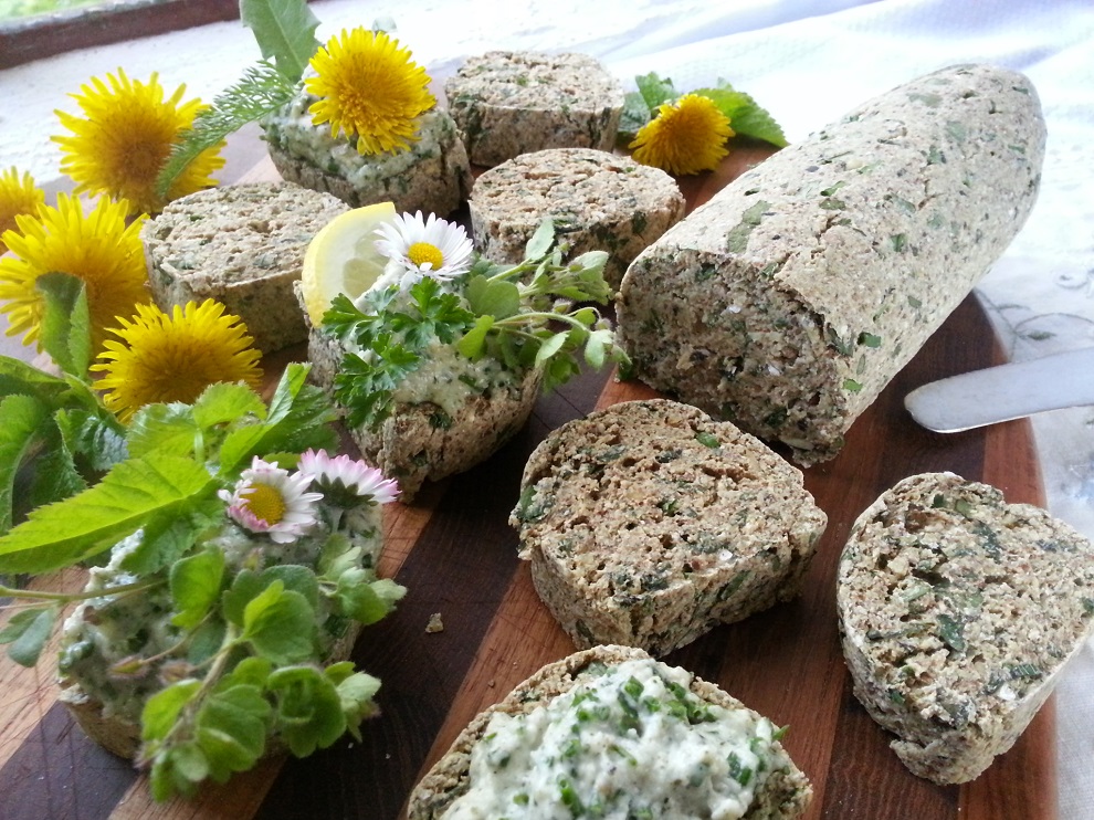 Roh-veganes Brot laktosefrei glutenfrei Wildkräuter