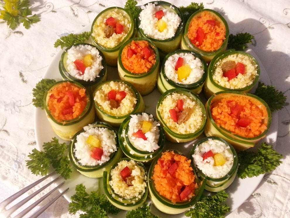 Raw vegan Sushi - mit Gurkenscheiben statt Algenblättern - 3 verschiedene Füllungen und Farben - auch Partymitbringsel