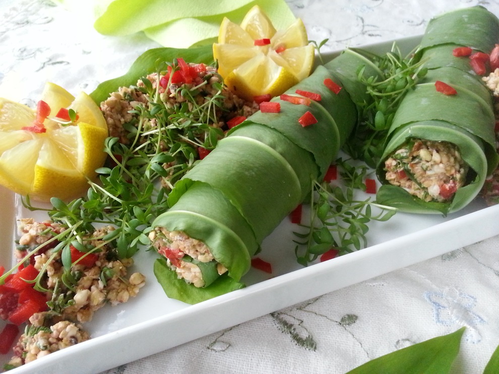rohköstlich Bärlauch-Wraps frische Bärlauchblätter